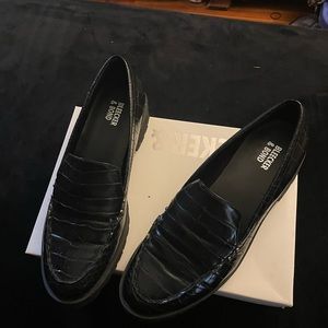 Bleecker & Bond Womens loafers